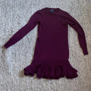 Ralph lauren klänning ull - Ralph lauren klänning i storlek L ungdom  (12-14 år) har bara blivit använd en gång ❤️