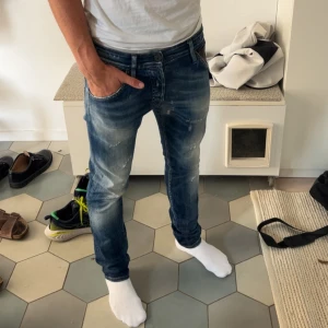 Jack and Jones - Säljer ett par riktigt feta jeans från jacka and Jones. Skriv om du har några frågor eller funderingar!!!