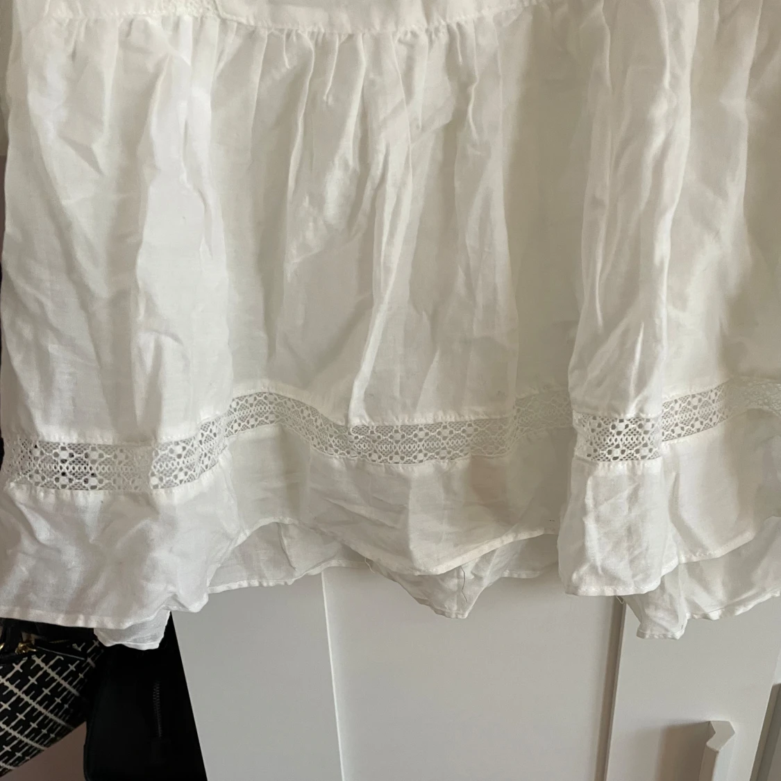 Vit blus med spets!  - 3