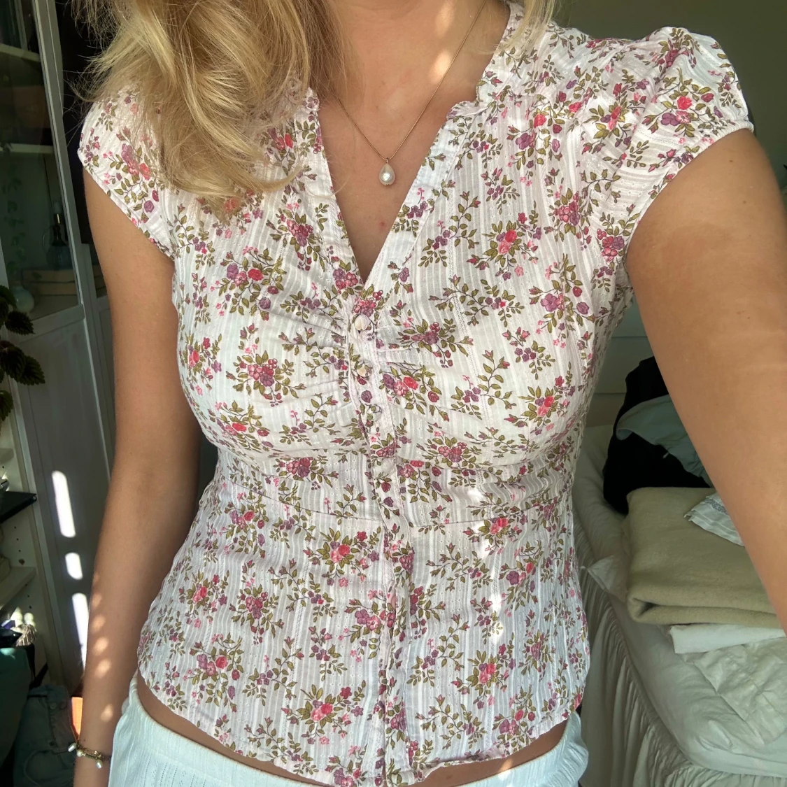 Blommig figursydd blus - 1