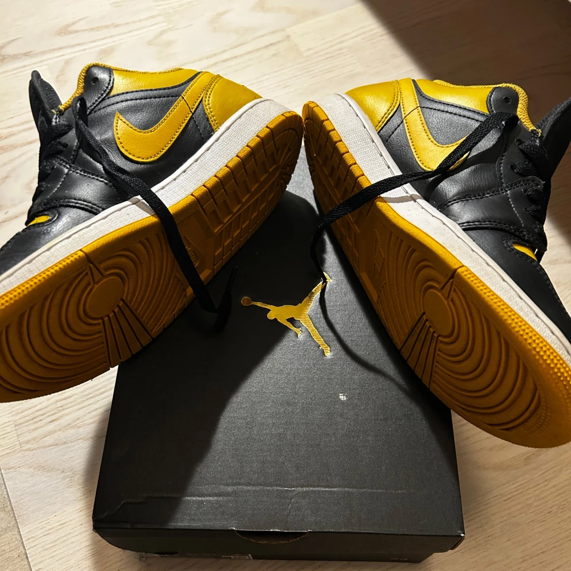 Nike Air Jordan 1 Low svart/gul - 4