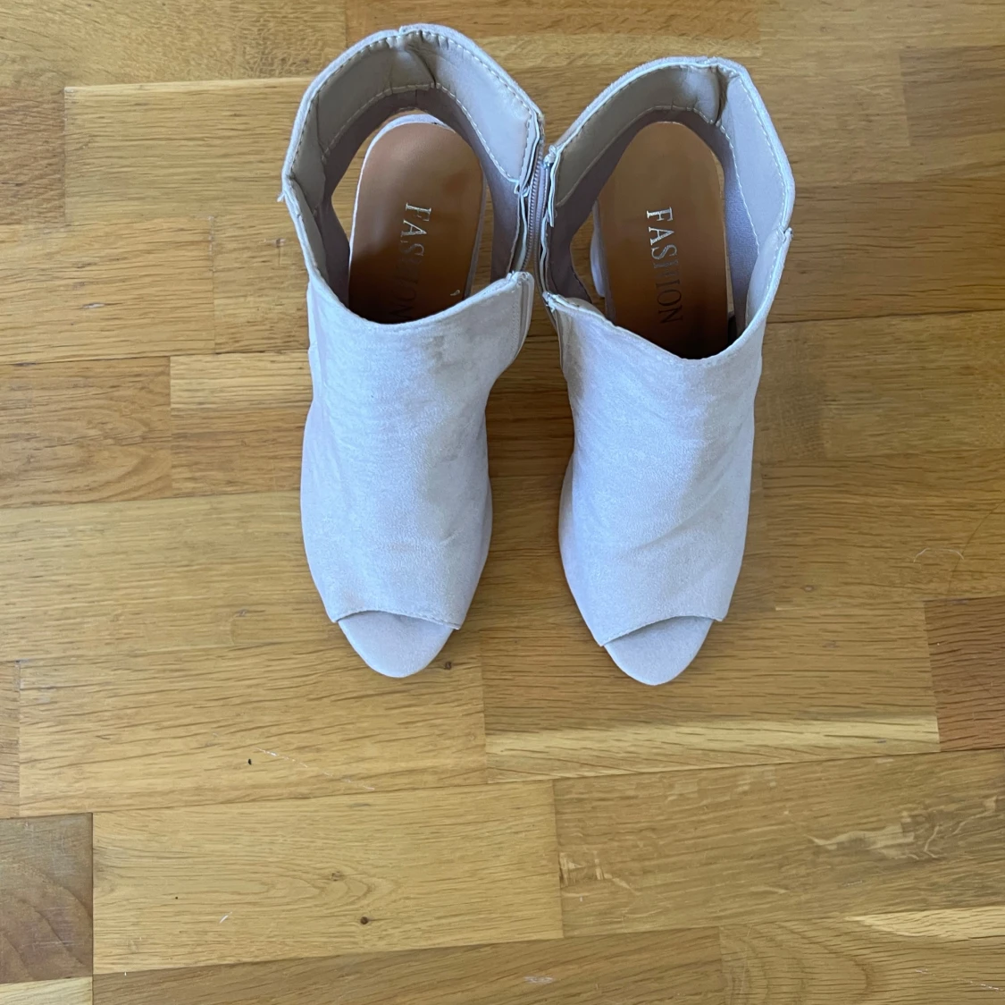 Beige låg stövel med öppen tå - 2