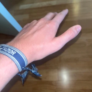 Christian dior armband - Väldigt feta och bra skick christian dior armband!!🔥skriv om ni har ytterligare frågor!