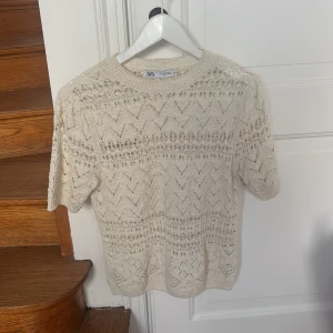 Tröja från zara - Säljer denna tröja från Zara då den inte kommer till användning längre🌸