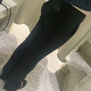 Kostymbyxor  - Lågmidjade kostymbyxor helt nya men köpte fel storlek