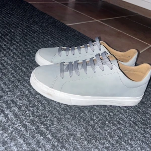 Gråa zara skor  - Använd en gång. Snygga och sköna 