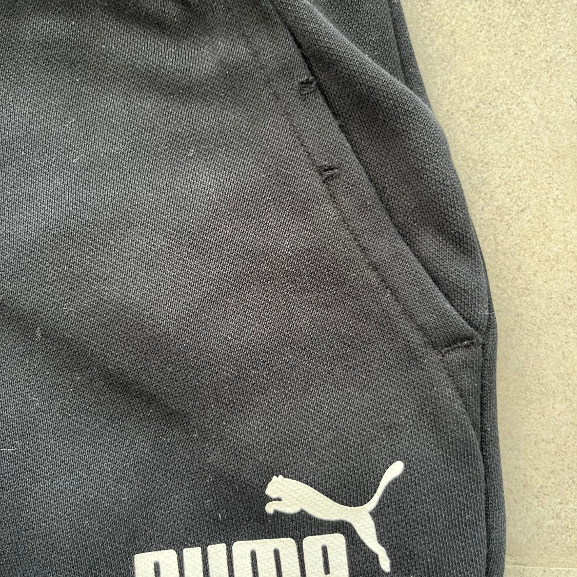 Svarta mjukisbyxor från Puma  - 2