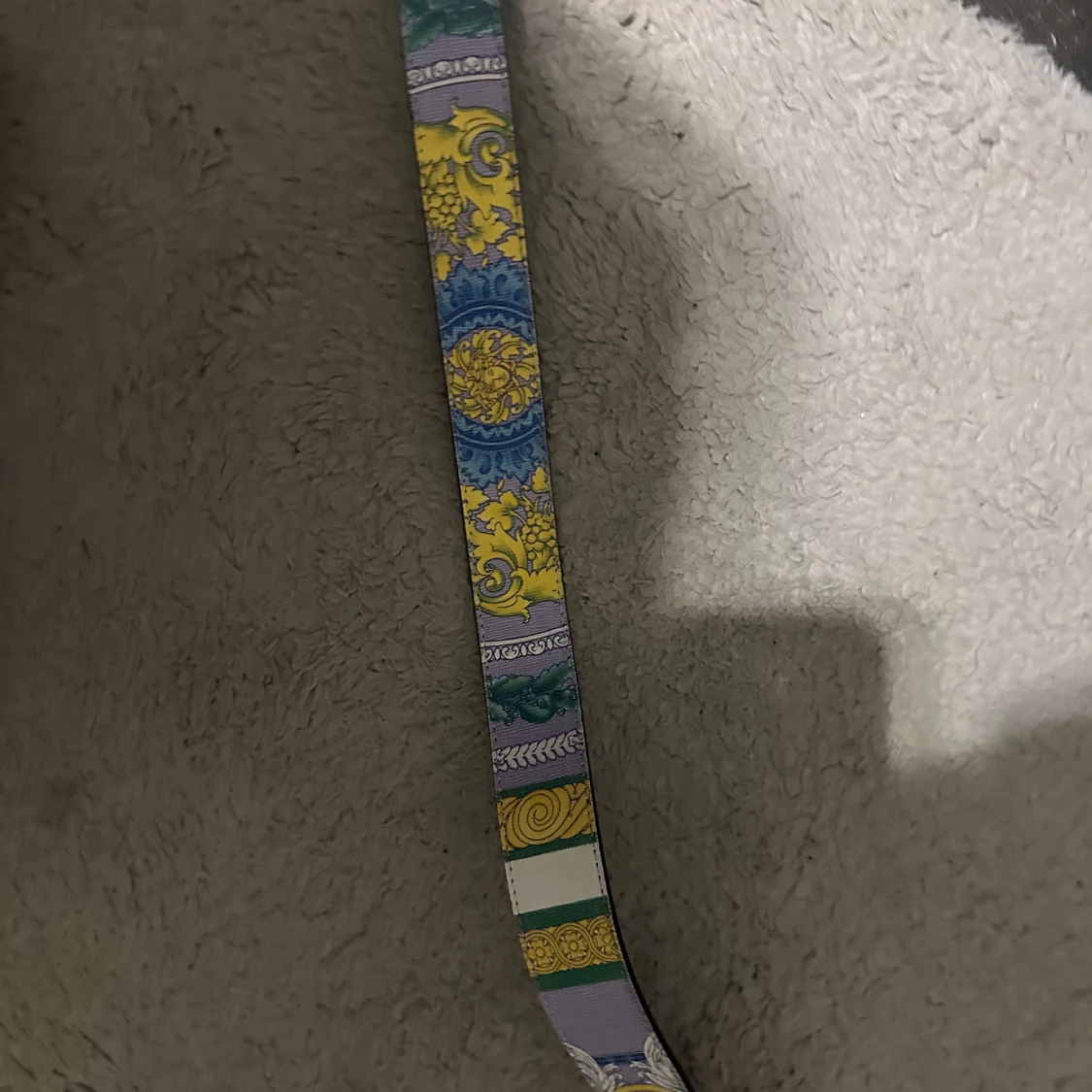 Färgglatt Versace mönstrat bälte med silverdetalj - 1