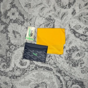 Marinblå Mönstrad Plånbok  - Helt ny, oanvänd! Skriv privat för fler bilder och info 😉