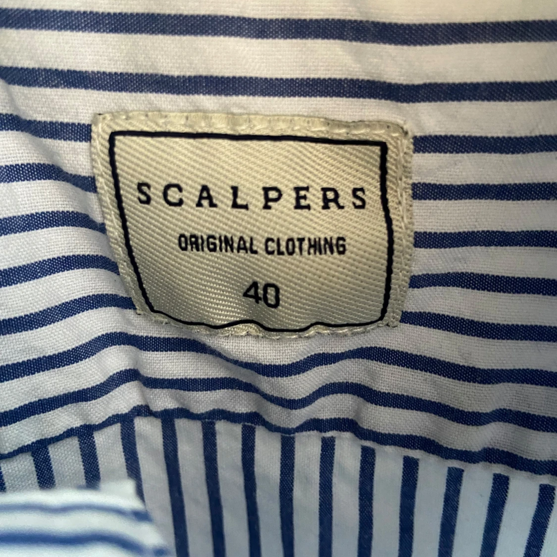 Blåvit randig skjorta från Scalpers - 2