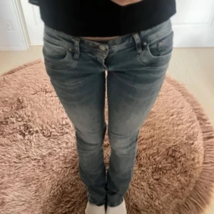 blå valerie ltb jeans - säljer mina ljusa ltb jeans i storlek 26/34!!  nypris 900