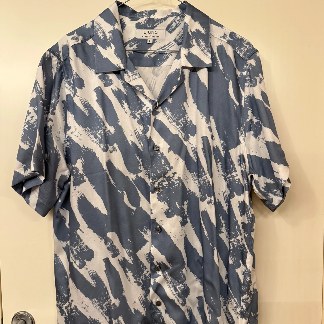 Blåvit kortärmad skjorta från Llung