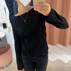 Topp Gina tricot - Jättefin topp från Gina som tyvärr inte kommer till användning❣️