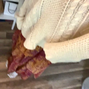 Långklänning med volang - Säljer den här superfina långa klänningen med volanger. Banden är omsydda då dom var för långa originellt. 