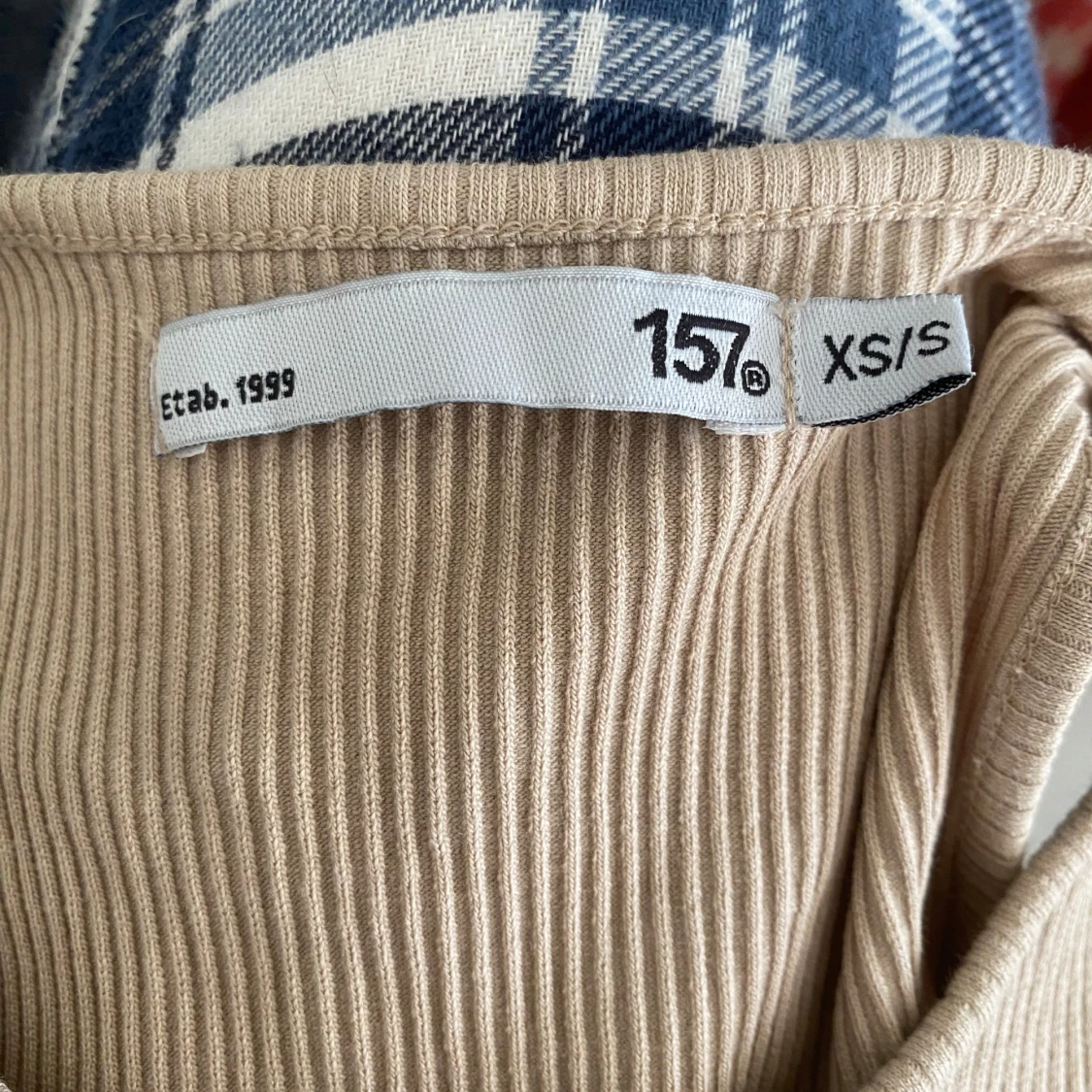 Beige ribbad croppad linnetopp från 157 - 2