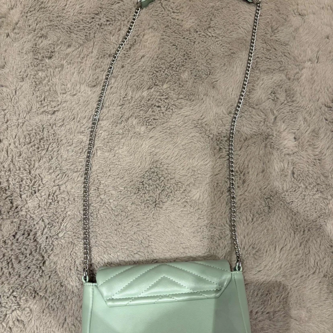 Ljusgrön quiltad axelväska med kedja - 1