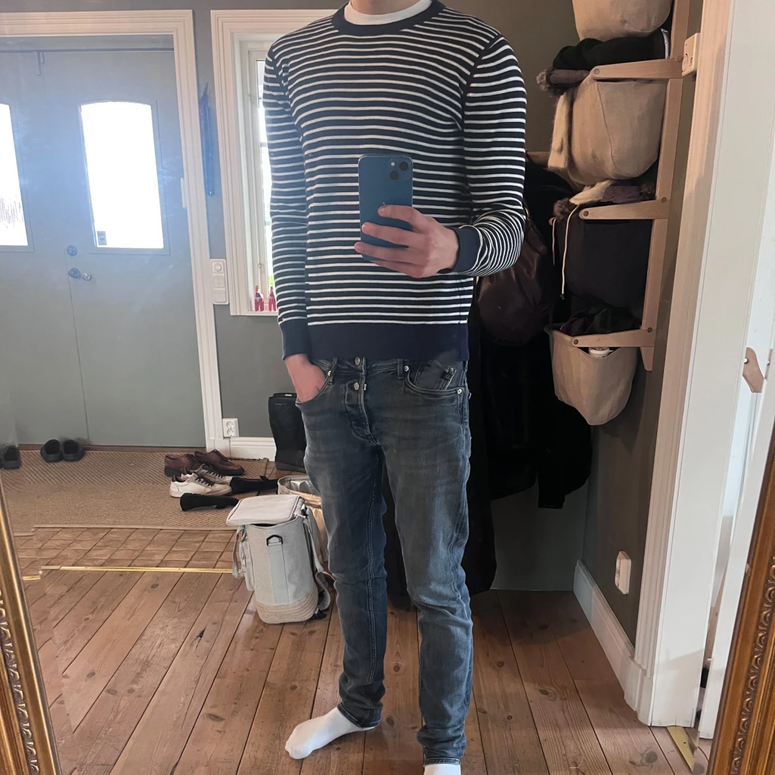 Marinblå och vit randig tröja från Tommy Hilfiger - 1