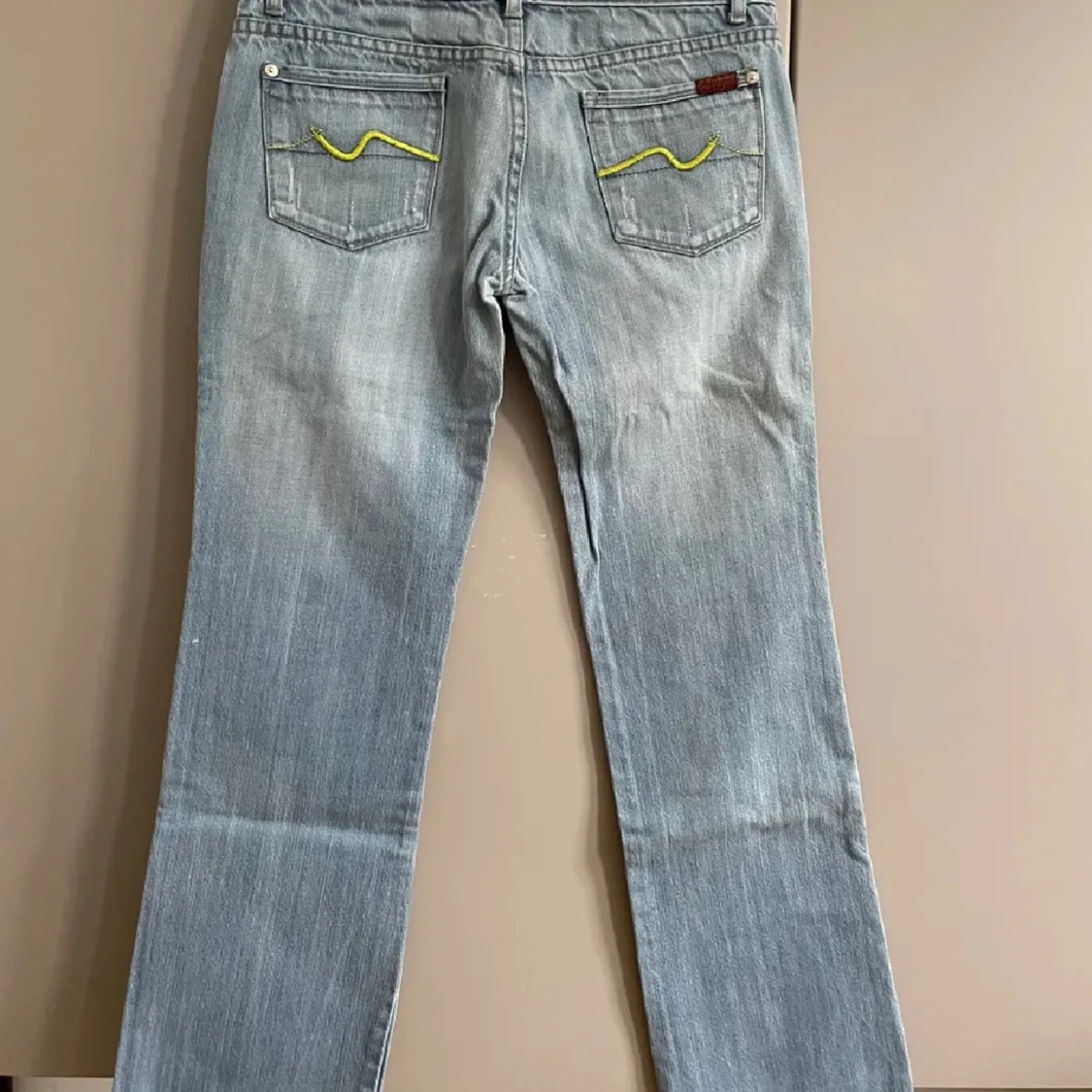 Ljusblå jeansbyxor från 7 For All Mankind - 1