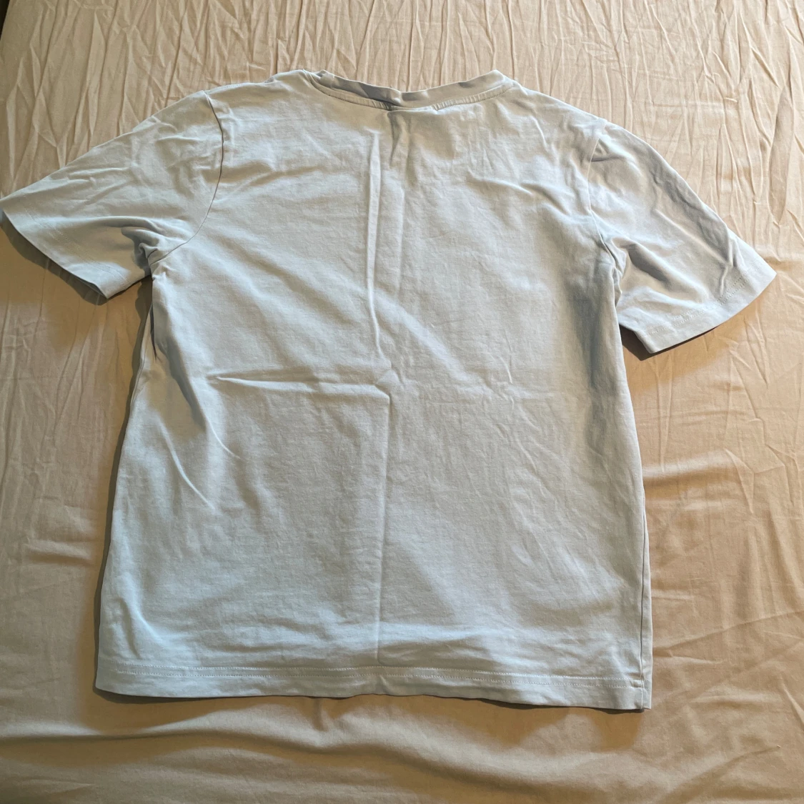 Ljusgrå basic t-shirt från Gina Tricot - 1