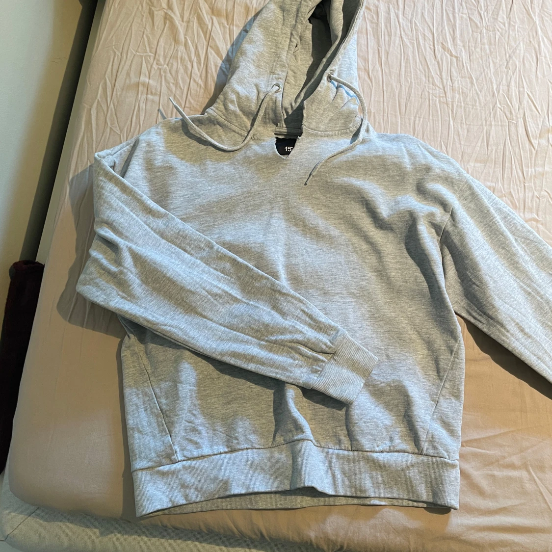 Ljusgrå hoodie från 157