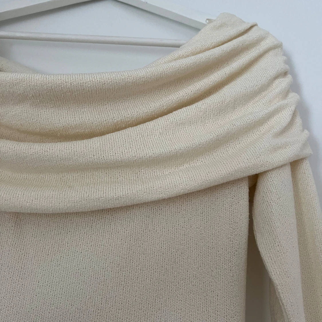 Off shoulder klänning - 4