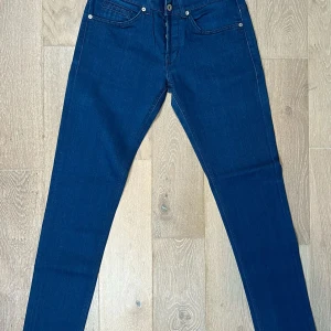 Dondup Jeans - Stiliga mörkblå jeansfrån Dondup, Skriv till mig för frågor/funderingar. Pris kan diskuteras😁