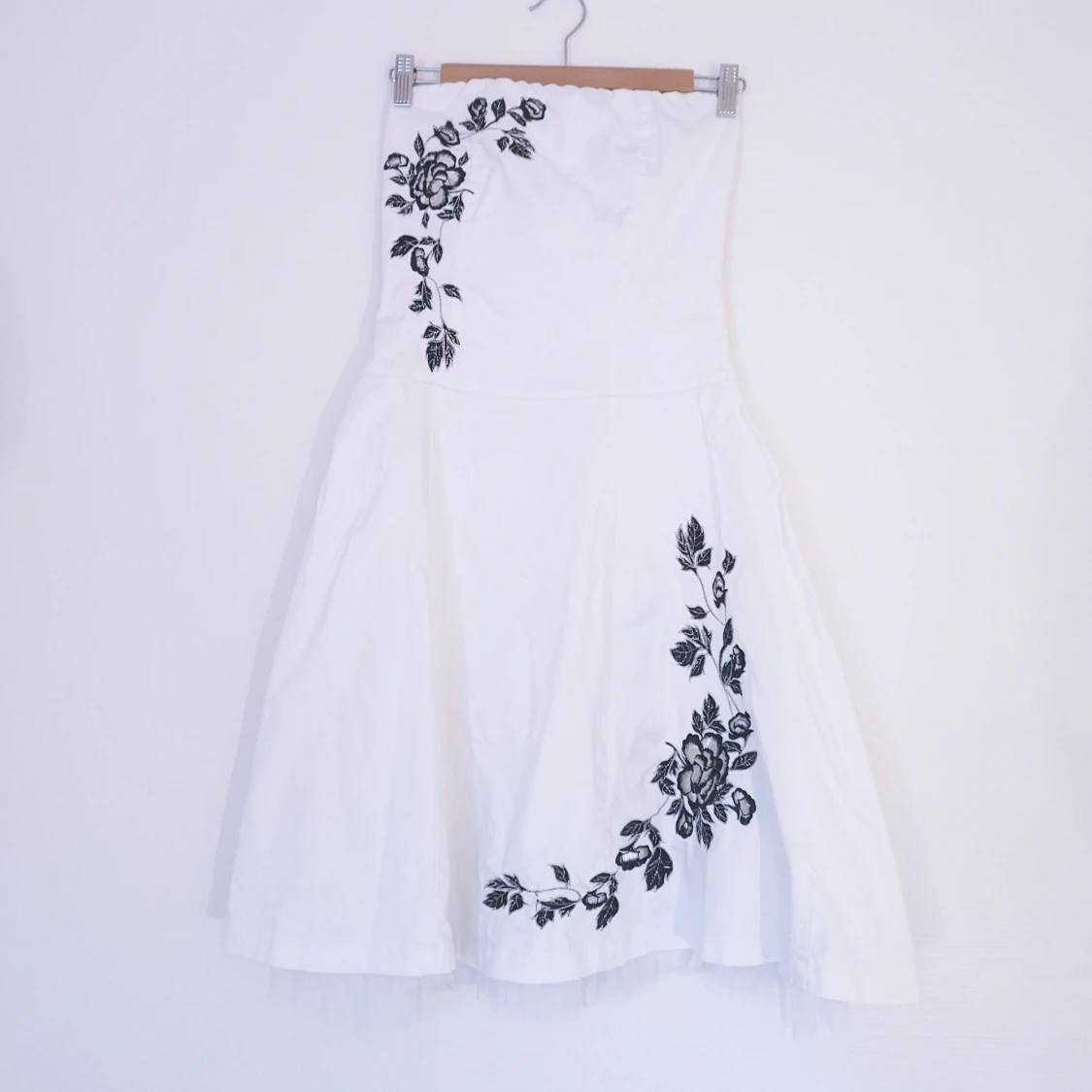 Axelbandslös klänning - KDK London strl M