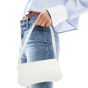 Vit axelväska i croco-mönstrat skinn - stilren vit axelväska, från ASOS, aldrig använd🫶🏼
