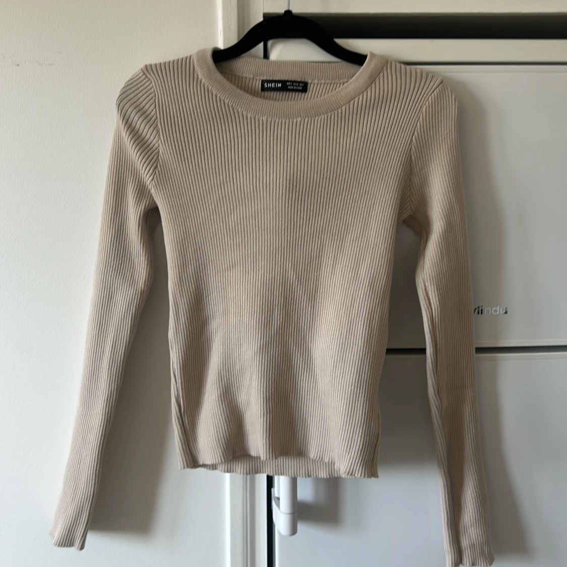 Beige ribbad långärmad tröja från SHEIN