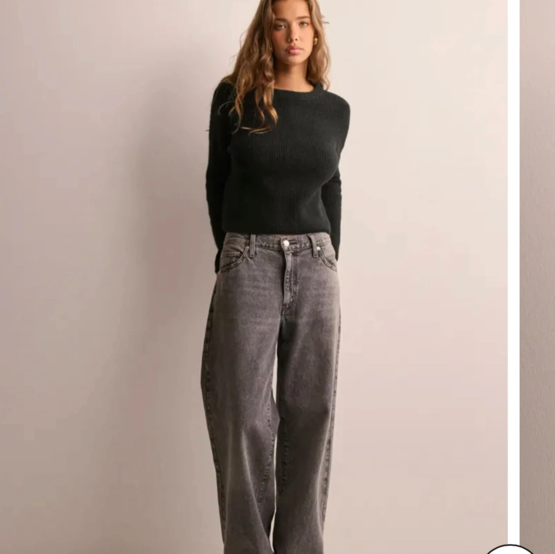 Stickad tröja med rosetter  - 2