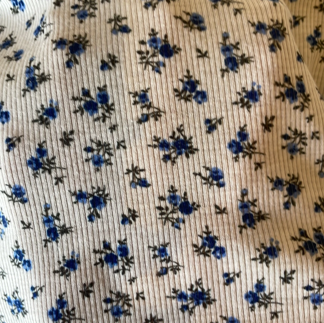 Blommig croppad halterneck-topp - 3