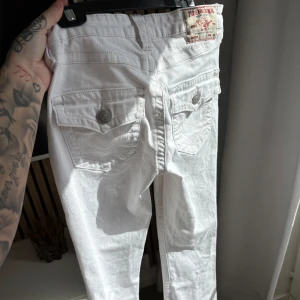 True Religion jeans Becca - Becca bootcut jeans, midrise, W27. Köpta från Nelly förra året. I nyskick, inga defekter! 💘