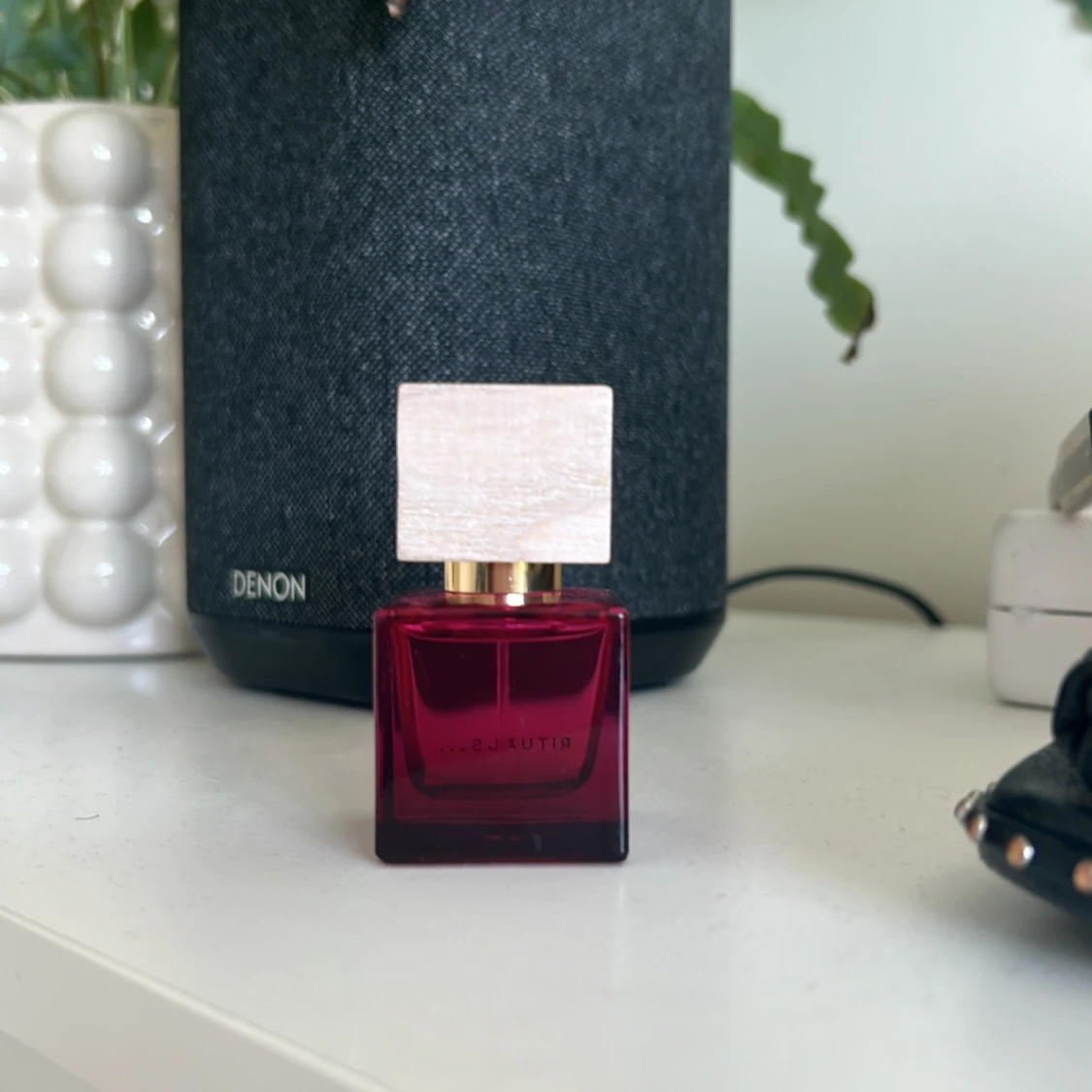 Röd parfymflaska från Rituals - 2