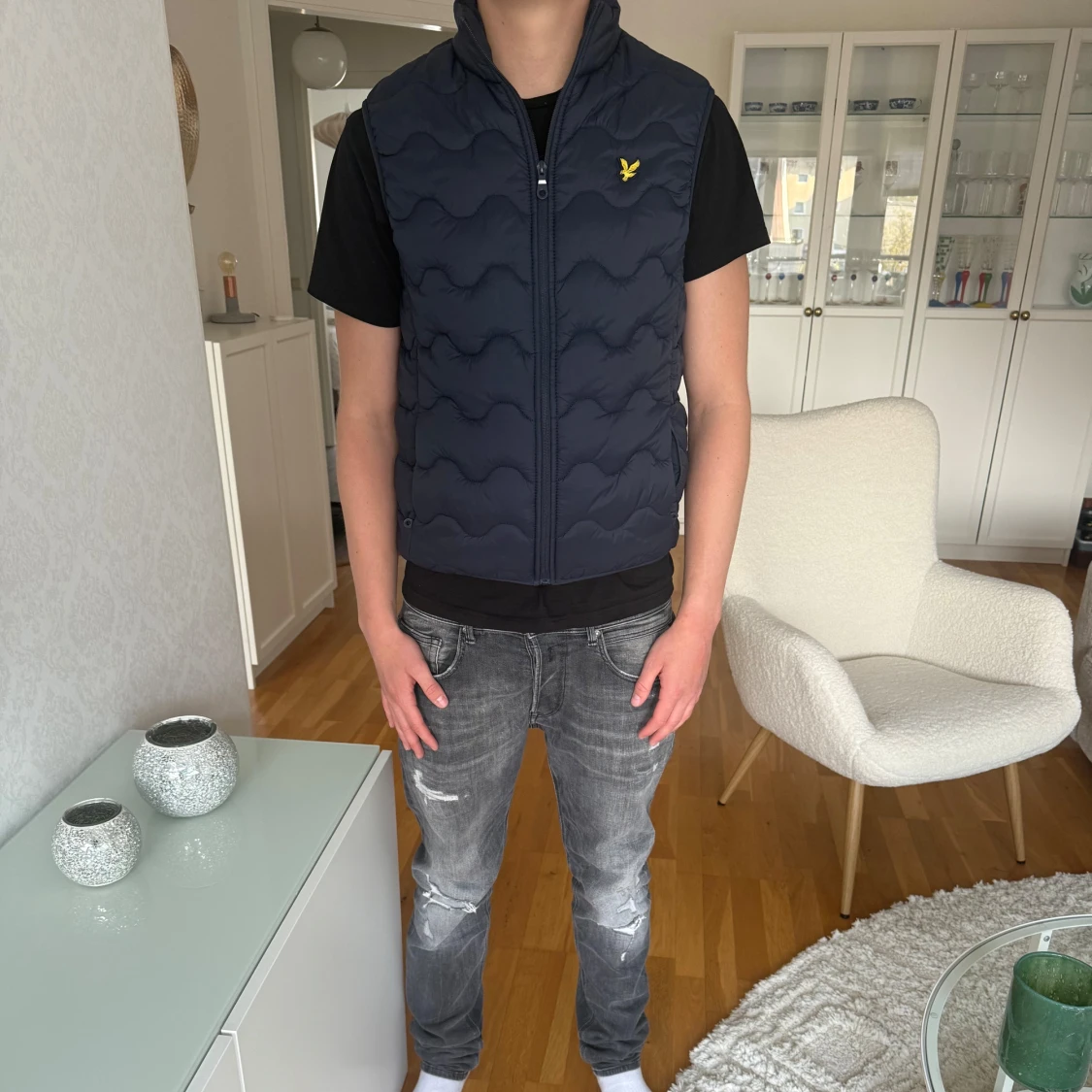 Mörkblå dunväst från Lyle & Scott