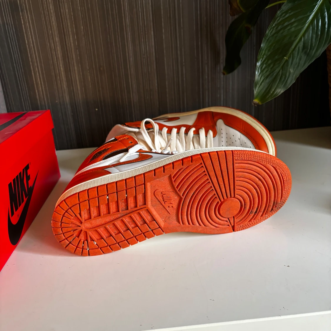 Nike Air Jordan 1 High OG orange och vita - 4