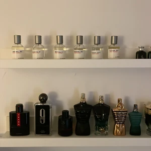 Parfym sampel - Säljer 3ml parfym sampels av många olika parfymer. Bara att höra av dig vid intresse så kommer vi överens om ett riktigt billigt och bra pris. Säljer även travel sprays som är jätte bra att ta med sig om man ska ut och resa, väldigt lätta att fylla!