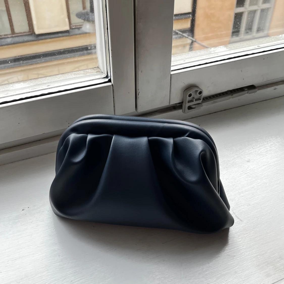 Marinblå FUSKLÄDER väska