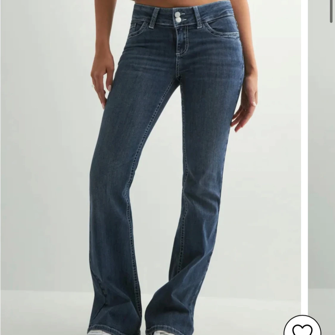 Blå bootcut jeans från Nelly