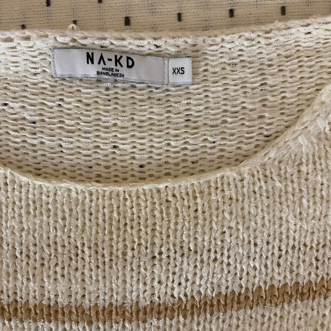 Vit och beige stickad tröja från NA-KD - 1