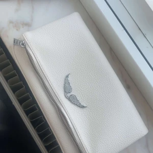 Zadig väska - Jätte fin Zadig väska som inte kommer till användning och är som ny, pris kan diskuteras man kan betala via swish det fraktas direkt när 