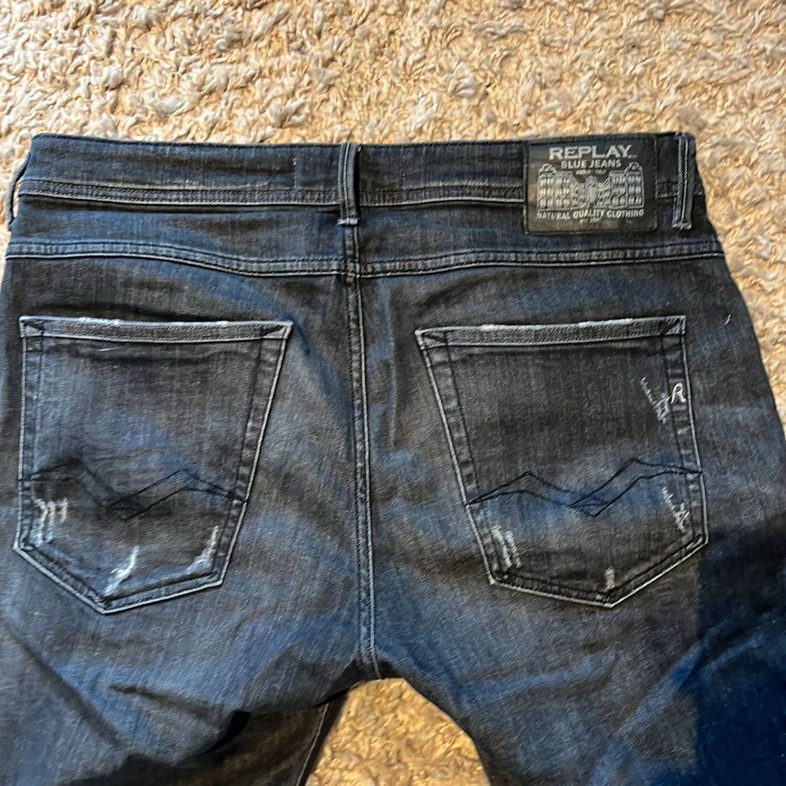 Svarta Replay jeans med slitningar - 2