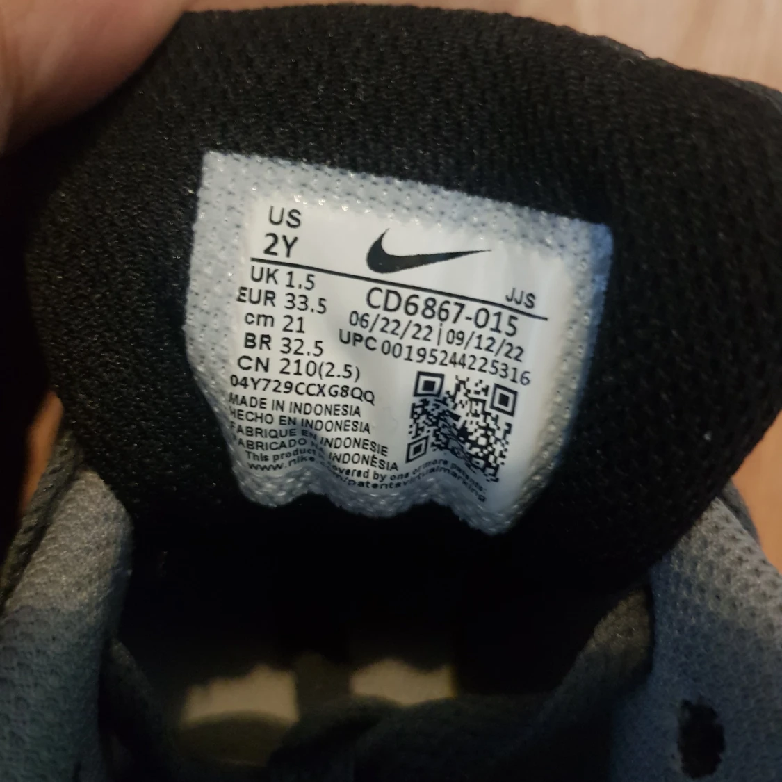 Nike Air Max 90 i grått och svart - 3