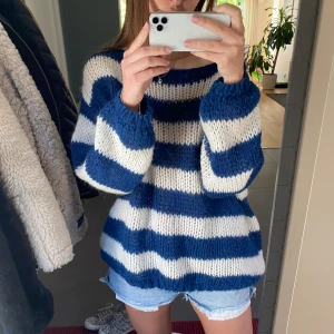 Stickad tröja från design by si  - Superfin🩷🩷 storlek M-L så sitter oversize😇