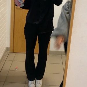 Bikbok vera kostymbyxor - Låg midja, fint skick. Passar på mig som är ca 170