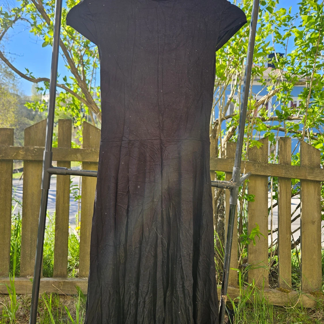 Svart figurnära långklänning