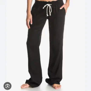 Roxy linnebyxor - Linnebyxor i storlek L, men passar både M och L. Jag är 175 cm lång🤗