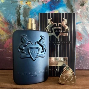 🚨FYND🚨PDM-LAYTON 125ml - Säljer en helt oanvänd parfums de marly layton. Perfekt nu till vintern. Fick den av morsan men vill hellre ha pengar. Det är 125ml. Endast testad! Nypris 3050kr. Kvitto finns! Vid mer bilder e det bara att skriva🤙 Pris är inte hugget i sten🤝
