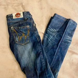 Low waist jeans  - Säljer dessa snyga lågmidjade jeans i bootcut modell!💗