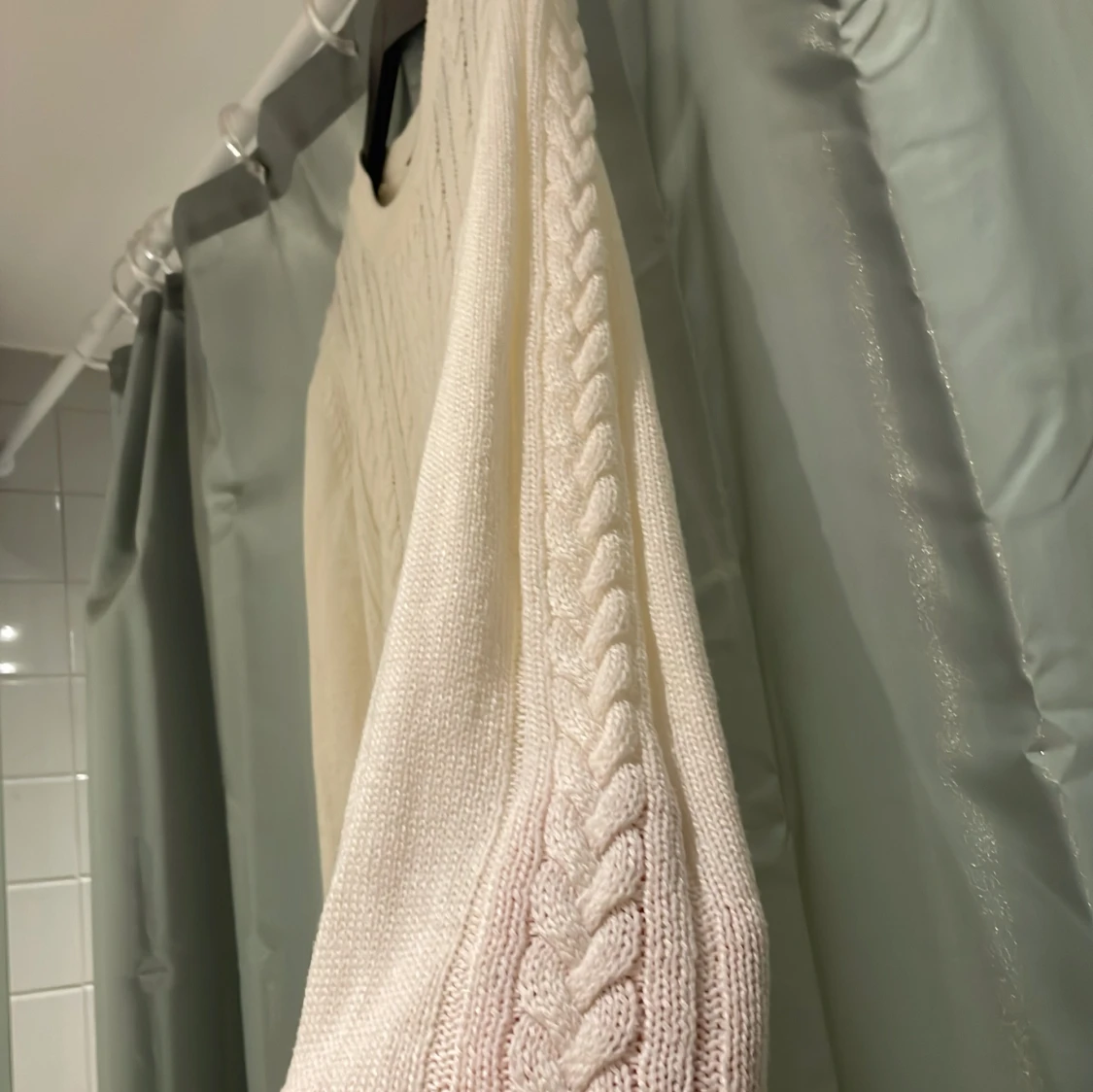 Vit stickad tröja  - 2