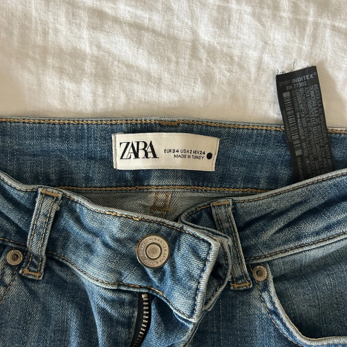 Blå bootcut jeans från Zara - 3